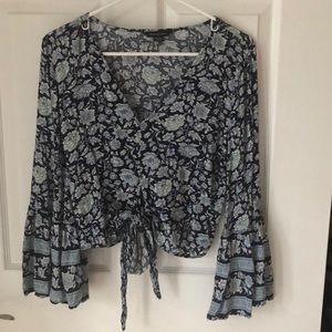 American eagle floral print top with bell sleeves